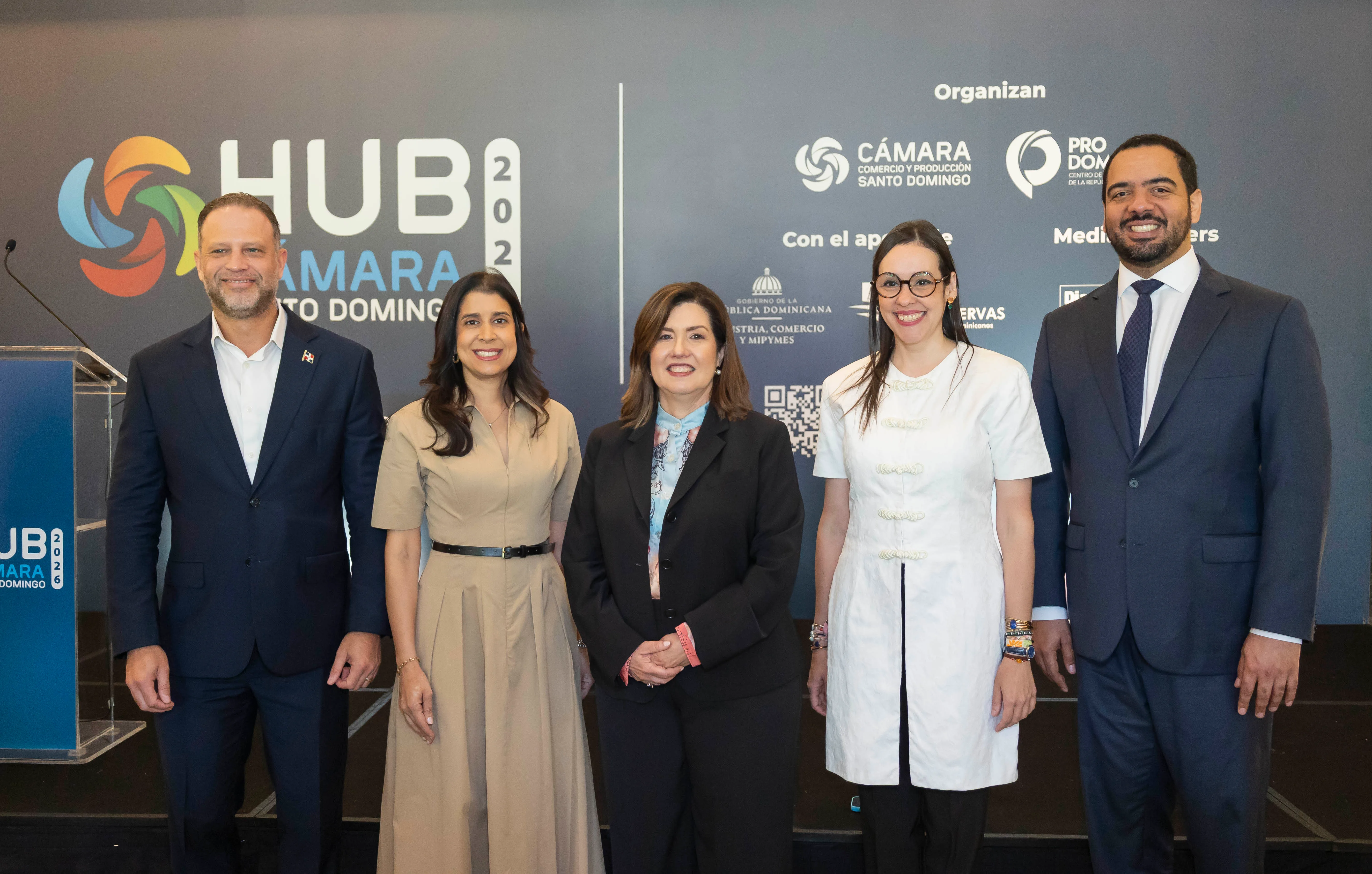 Representantes institucionales en el lanzamiento de HUB 2026