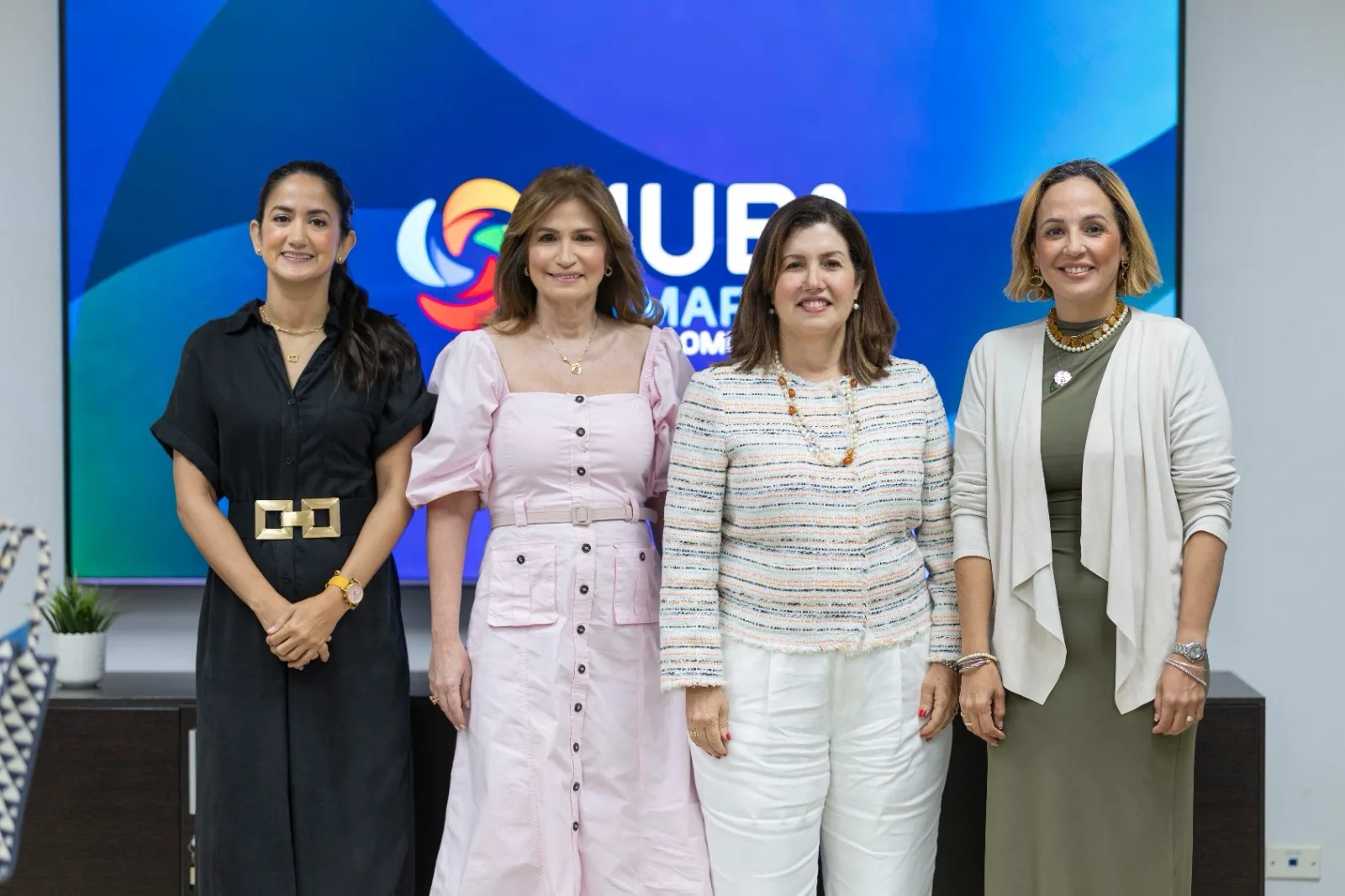 Representantes de gremios empresariales en el encuentro sobre HUB 2026