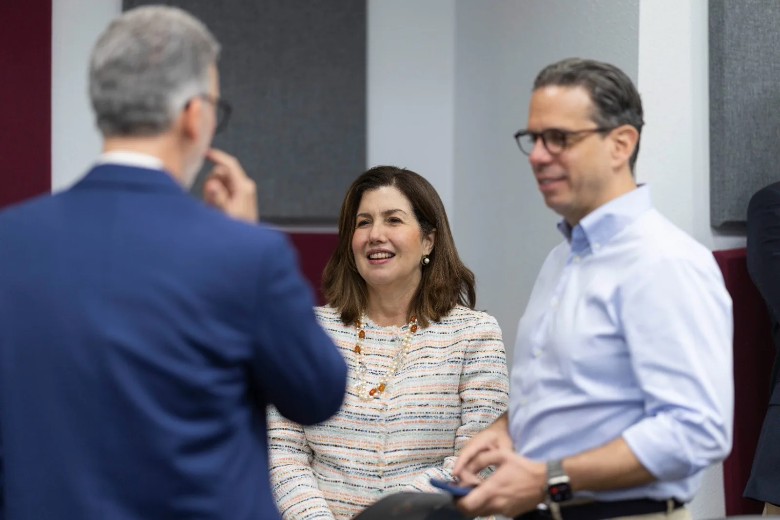Lucile Houellemont conversa con representantes de gremios empresariales