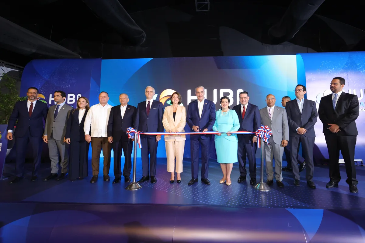 Corte de cinta encabezado por el presidente Luis Abinader en la inauguración de la séptima edición de HUB Cámara Santo Domingo