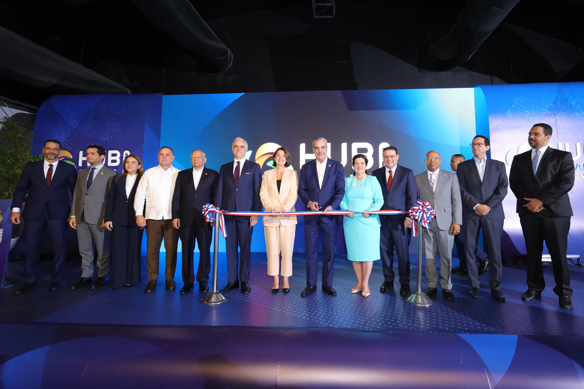 Corte de cinta encabezado por el presidente Luis Abinader en la inauguración de la séptima edición de HUB Cámara Santo Domingo
